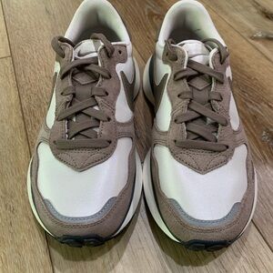 Nike Phoenix Waffle Women’s Shoes in Phantom/Mink Brown-Black Sail